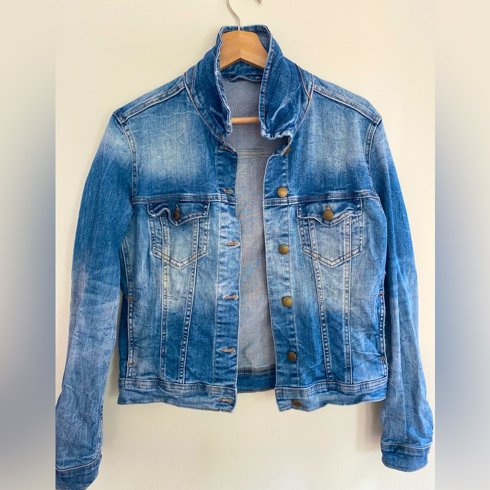 Jean jacket,Blue washed denim jacket, Size M, very good condition